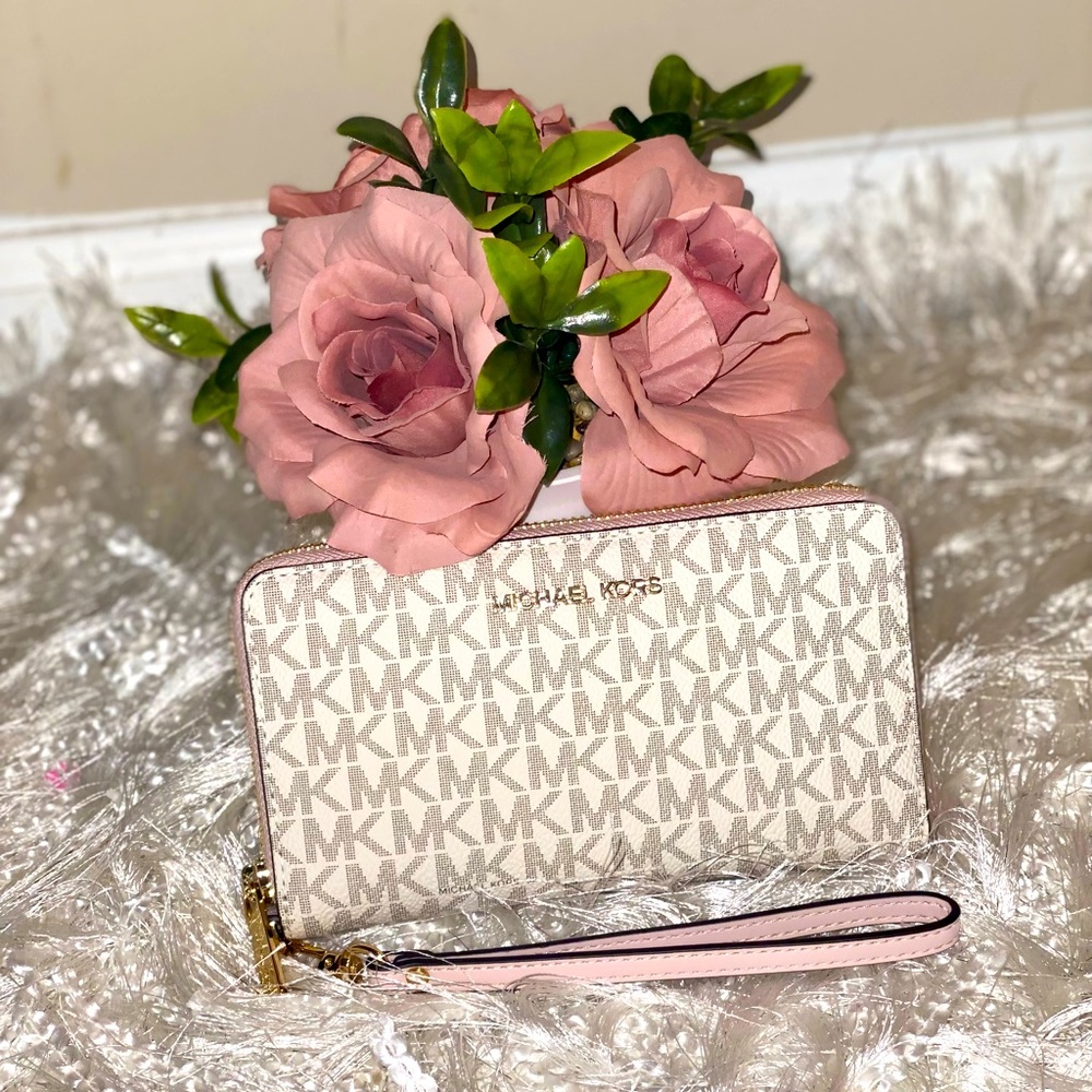 Michael Kors Jet Set Travel Wallet